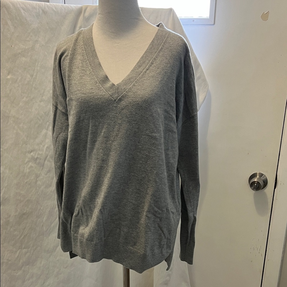 Banana Republic Heather Gray V-Neck Sweater